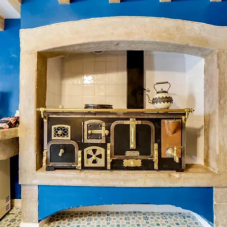 Luxa Charmhouse 4*