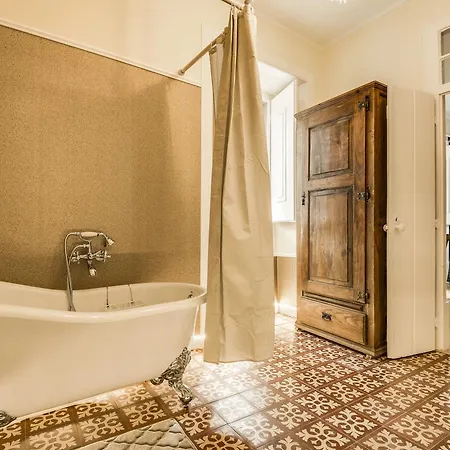 Luxa Charmhouse 4* סינטרה