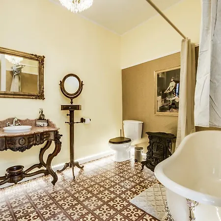 Luxa Charmhouse 4*