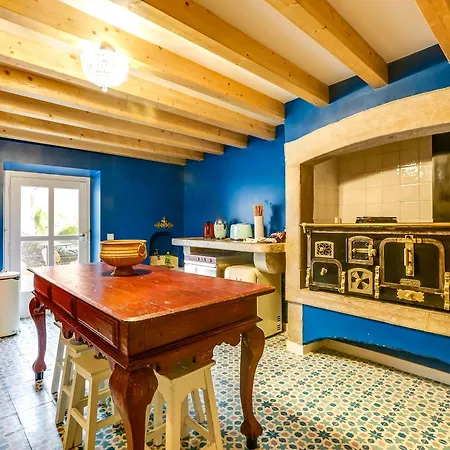 בית הארחה Luxa Charmhouse 4*