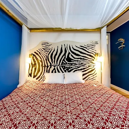 בית הארחה Luxa Charmhouse 4*