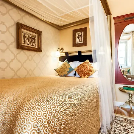 Luxa Charmhouse 4*