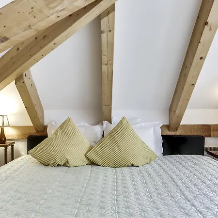 בית הארחה Luxa Charmhouse 4*