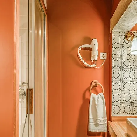 Luxa Charmhouse 4*