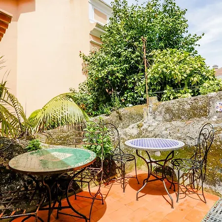 בית הארחה Luxa Charmhouse 4*