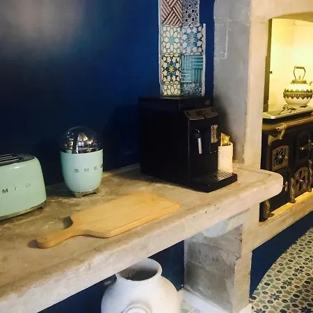 Luxa Charmhouse בית הארחה