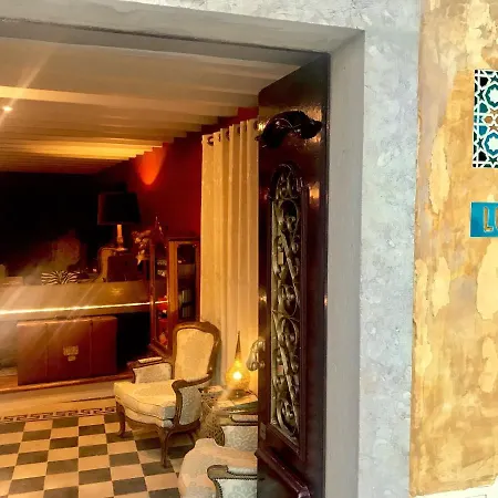 בית הארחה Luxa Charmhouse