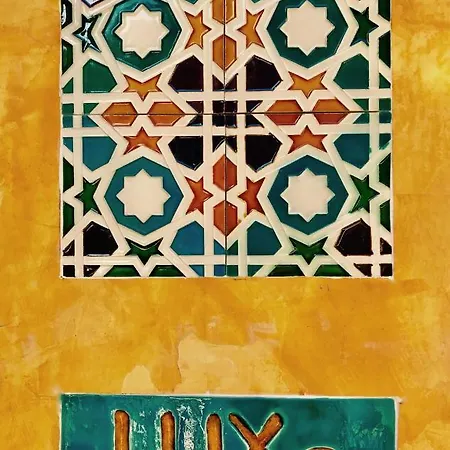 Luxa Charmhouse בית הארחה