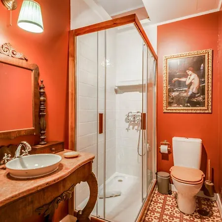 Luxa Charmhouse בית הארחה 4*