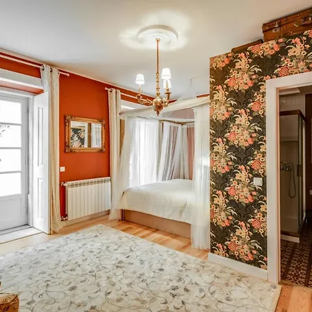 בית הארחה Luxa Charmhouse 4*