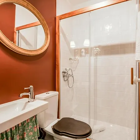 Luxa Charmhouse בית הארחה 4*