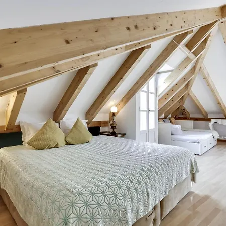 Luxa Charmhouse 4*