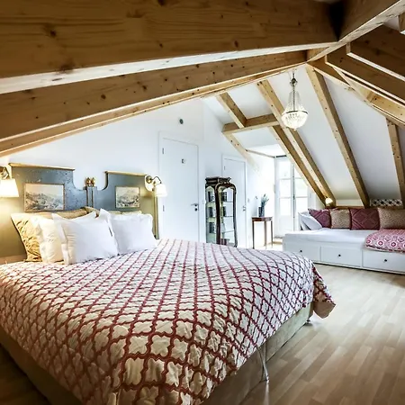 Luxa Charmhouse